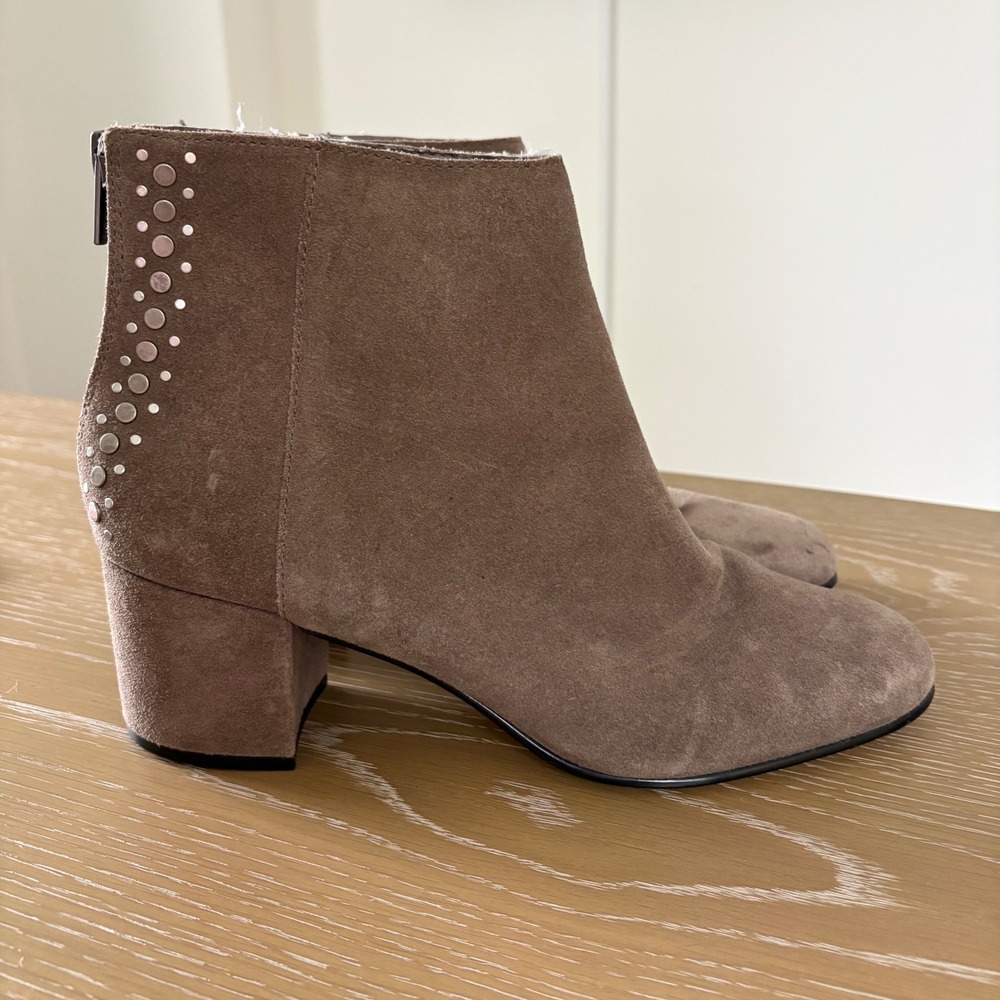 Lord & Taylor 424 Fifth Taupe Suede‎ Studded Ankle Boots Block Heel Size 10M/40